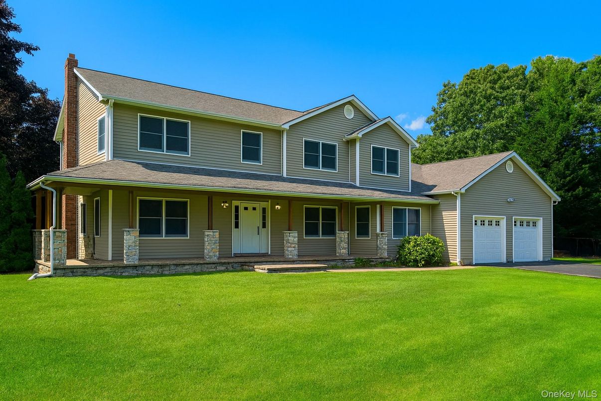 Attached, Exterior, Facade, Farmhouse