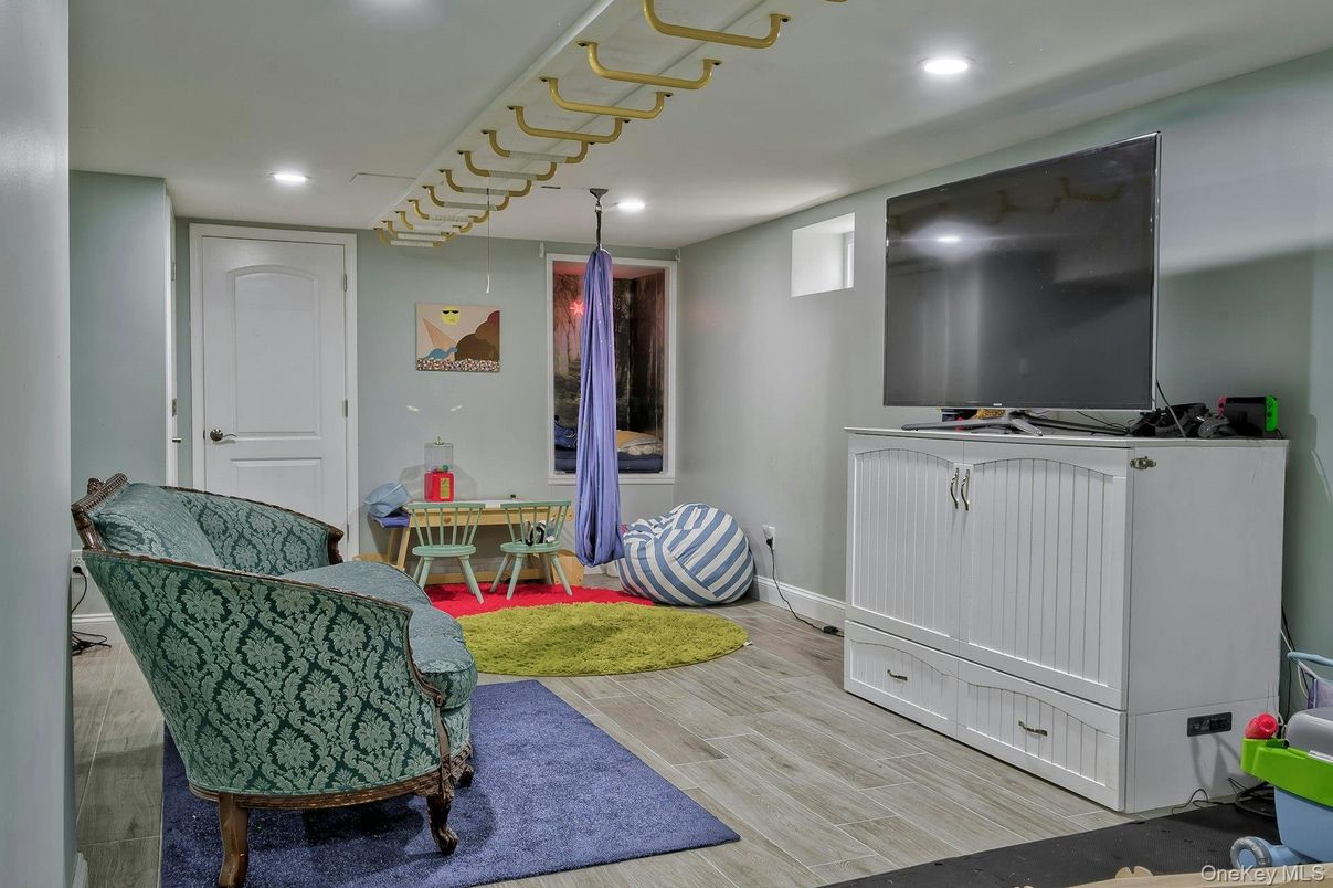 Interior, Recessed Lighting, Wood Texture Flooring