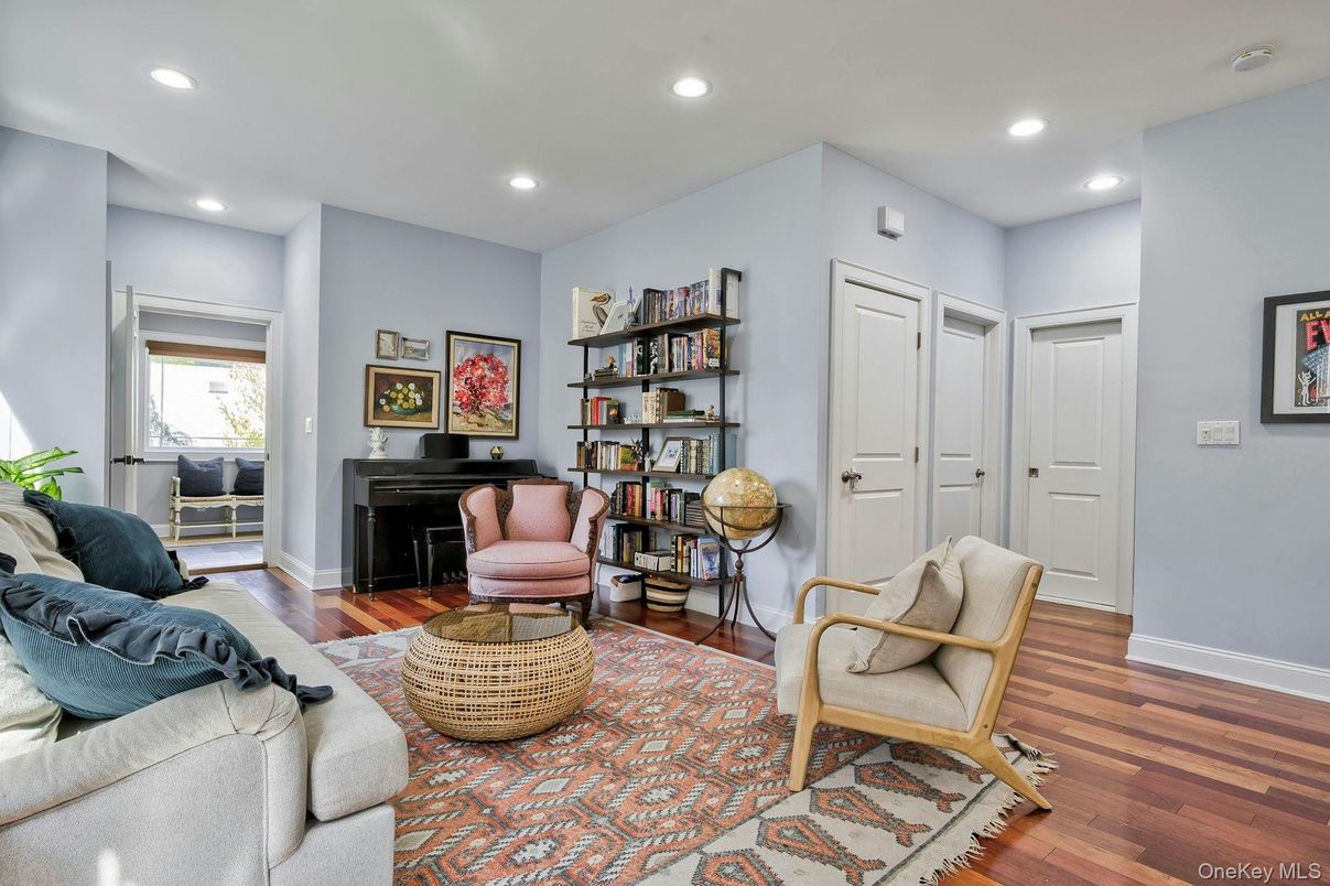Interior, Piano, Recessed Lighting, Wood Texture Flooring