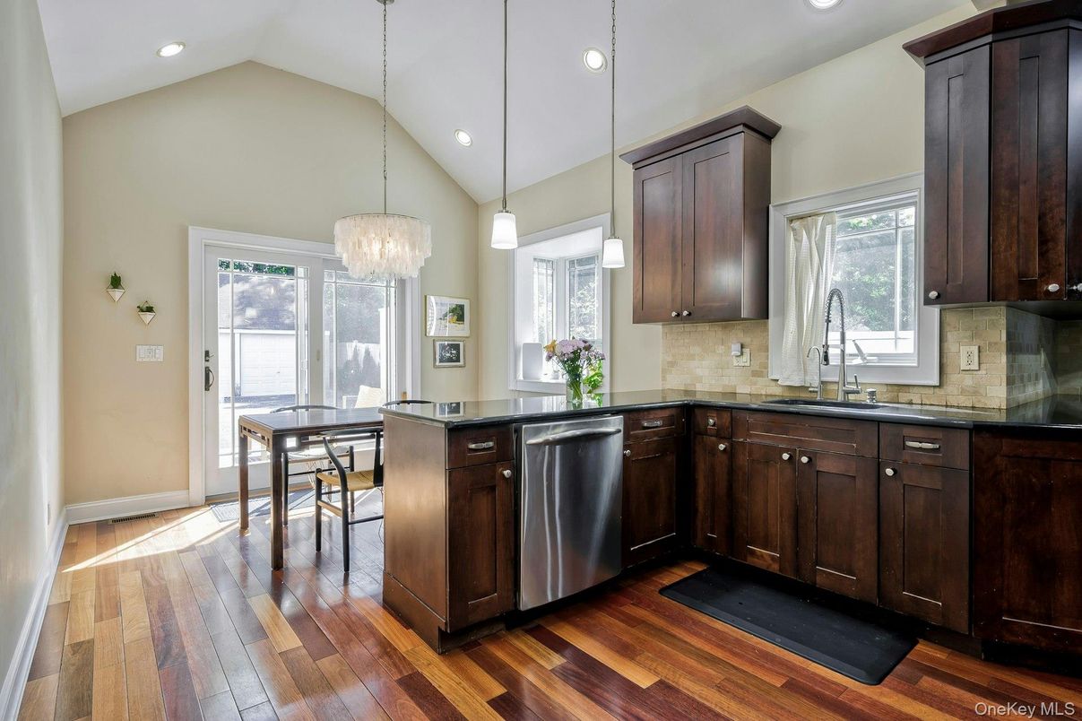 Chandelier, Dining room, Interior, Kitchen, Pendant Lights, Recessed Lighting, Wood Texture Flooring