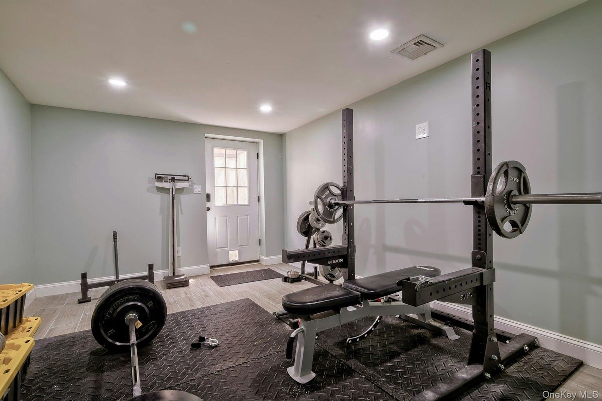 Fitness Equipment, Interior, Recessed Lighting, Wood Texture Flooring