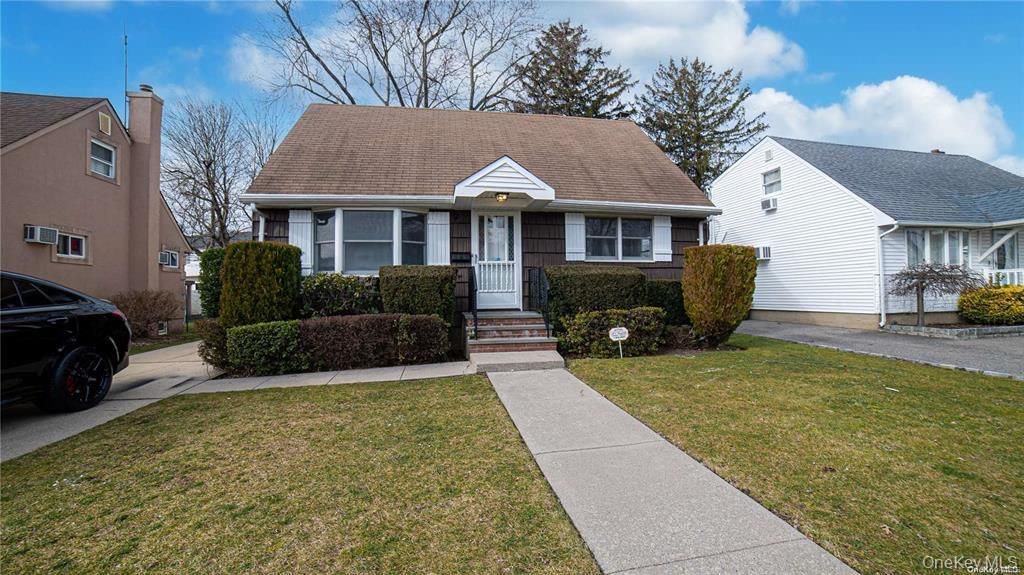 Exterior, Facade, Cape Cod