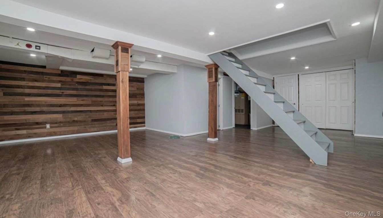 Empty room, Interior, Recessed Lighting, Wood Texture Flooring, Wooden Walls