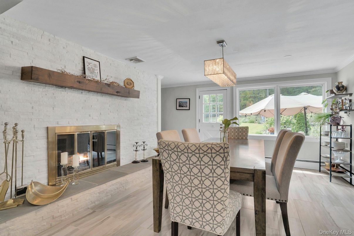 Chandelier, Dining room, Fireplace, Interior, Pendant Lights, Wood Texture Flooring