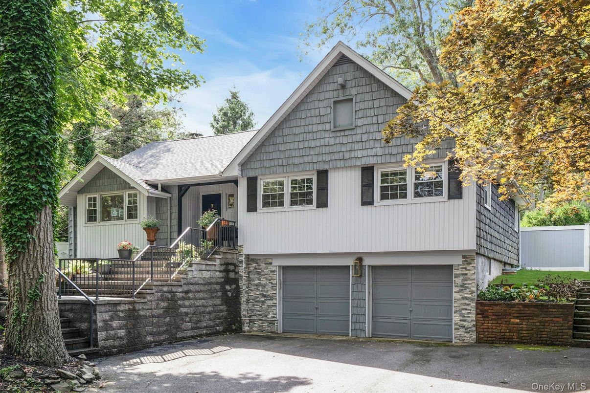 Attached, Exterior, Facade, Farmhouse