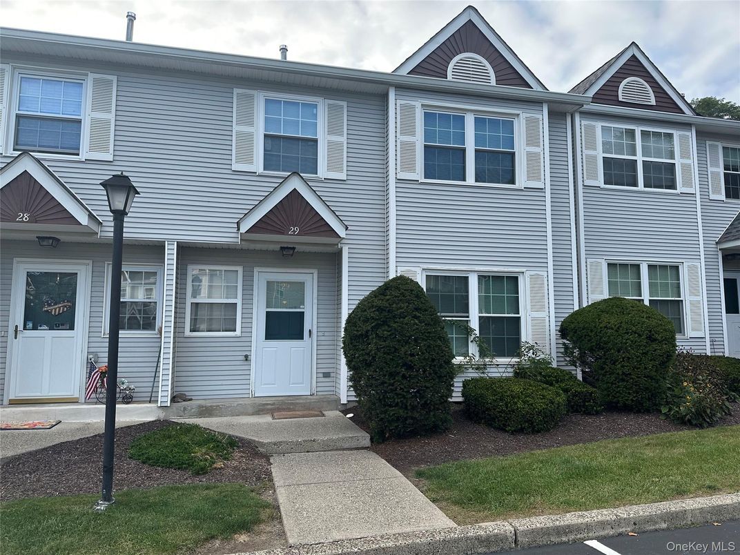 Exterior, Facade, Rowhouse