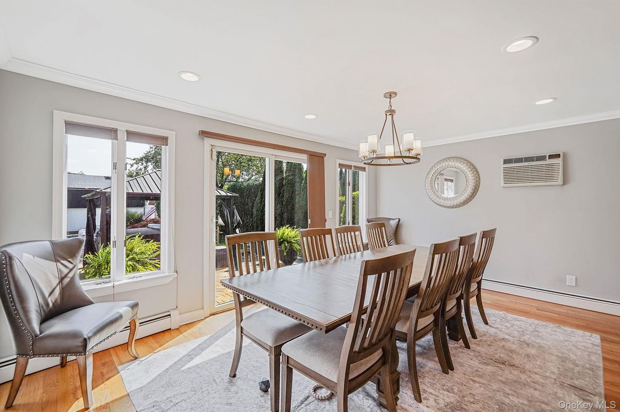 Chandelier, Dining room, Interior, Recessed Lighting, Wood Texture Flooring