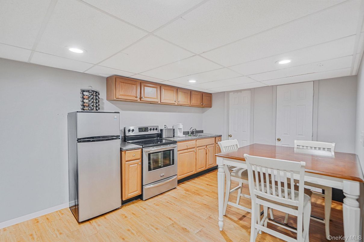 Dining room, Interior, Kitchen, Recessed Lighting, Wood Texture Flooring