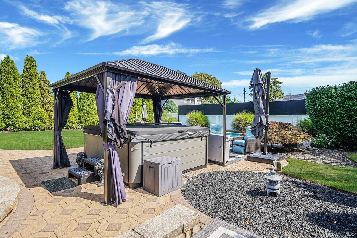 Exterior, Hot Tub