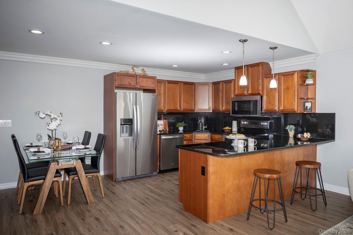 Dining room, Interior, Kitchen, Pendant Lights, Recessed Lighting, Stainless Steel Appliances, Wood Texture Flooring