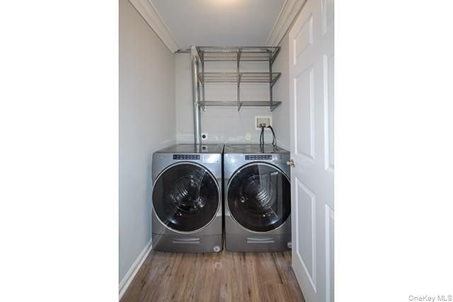Interior, Washer, Wood Texture Flooring