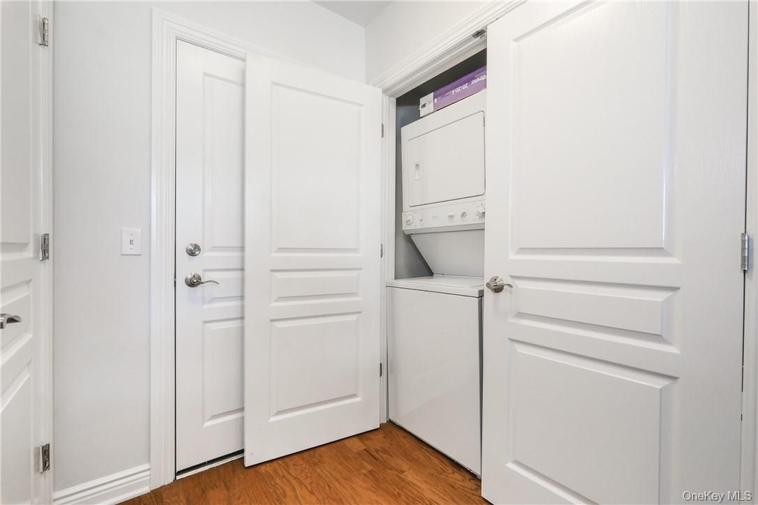 Interior, Utility Closets, Washer, Wood Texture Flooring