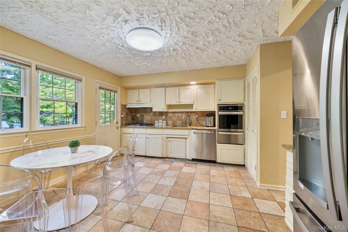 Dining room, Interior, Kitchen, Stainless Steel Appliances