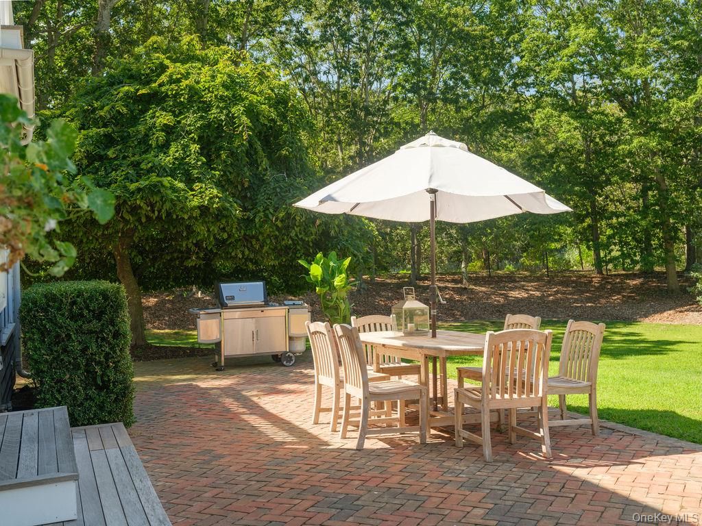 Backyard, Exterior, Outdoor Kitchen