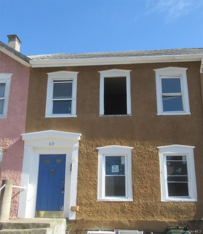 Exterior, Facade, Rowhouse