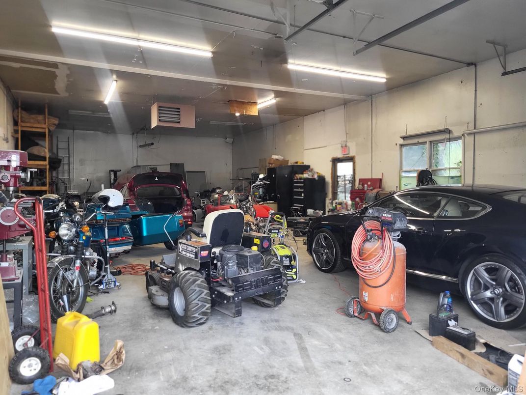 Garage, Interior