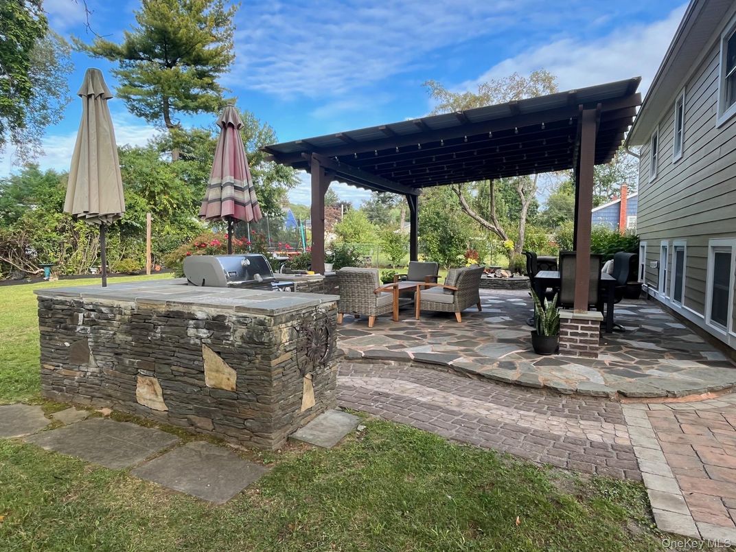 Exterior, Outdoor Kitchen