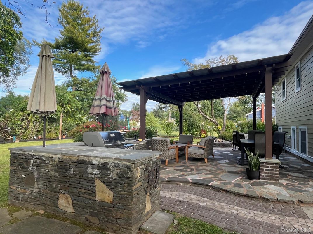 Exterior, Outdoor Kitchen