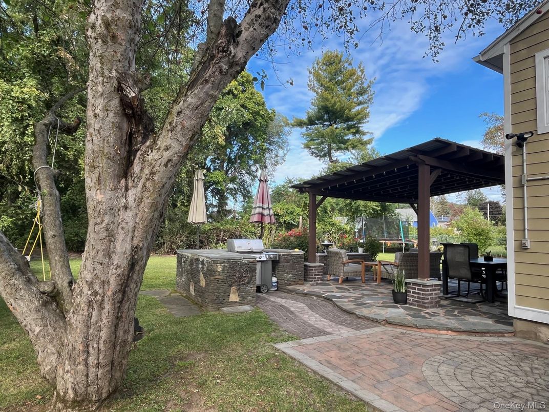 Exterior, Outdoor Kitchen