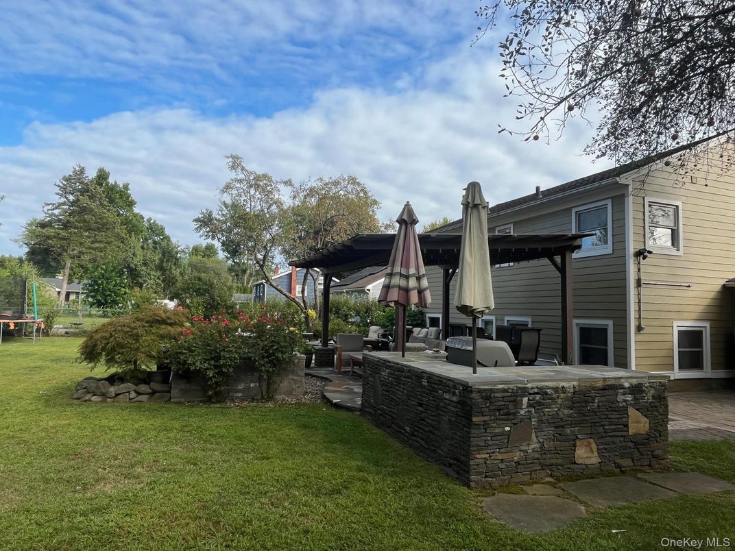 Backyard, Exterior, Outdoor Kitchen