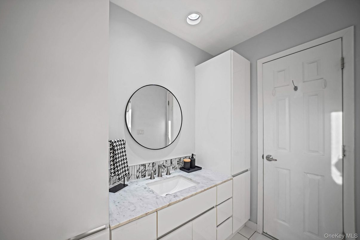 Bathroom, Interior, Recessed Lighting