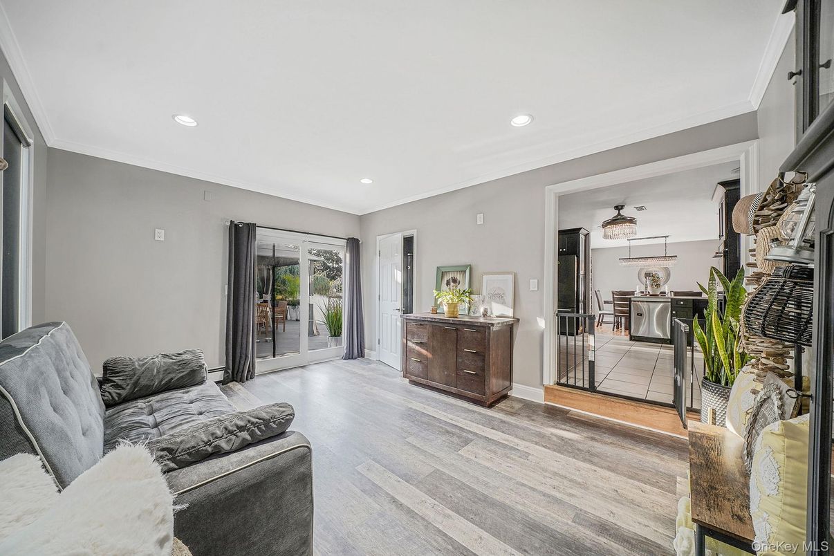 Interior, Recessed Lighting, Wood Texture Flooring
