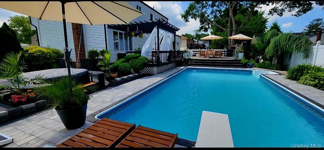 Exterior, Pool