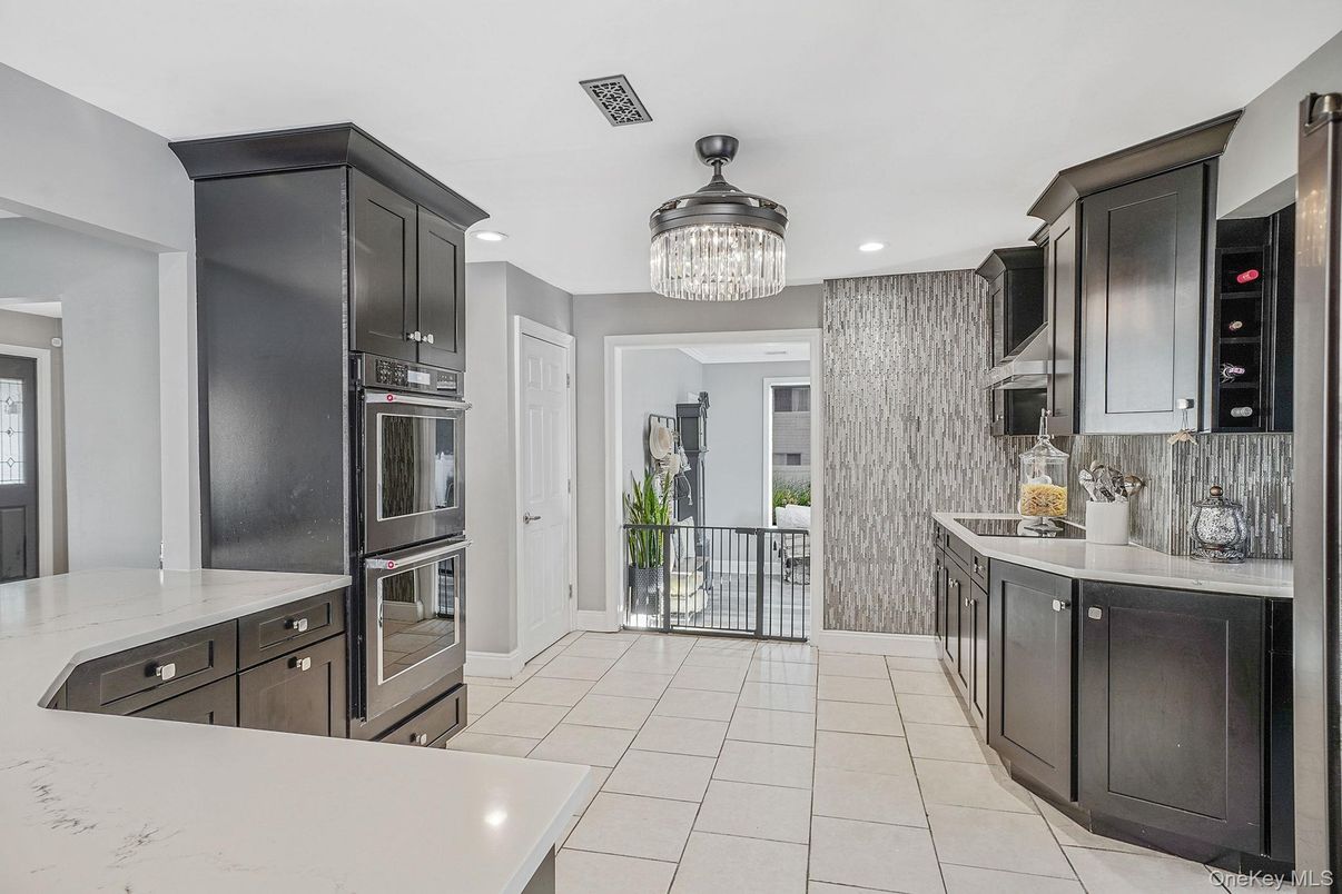 Chandelier, Interior, Kitchen, Recessed Lighting, Stainless Steel Appliances