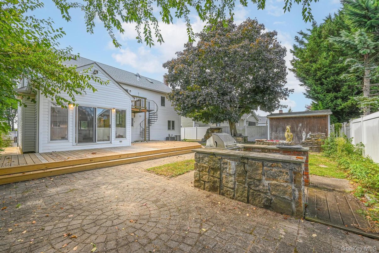 Backyard, Exterior, Outdoor Kitchen