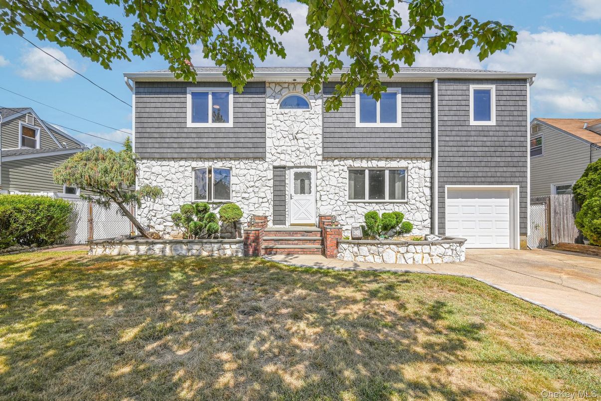 Attached, Exterior, Facade, Raised Ranch