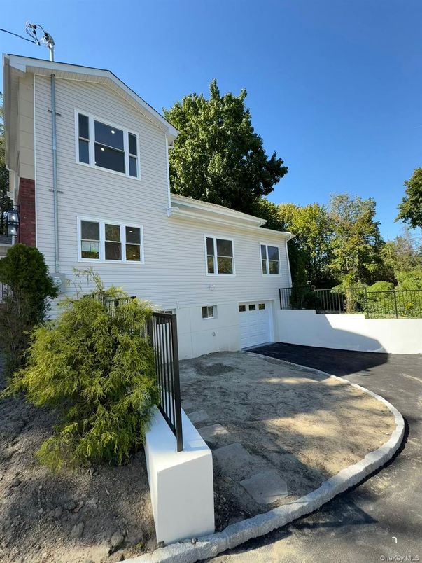 Attached, Exterior, Facade, Raised Ranch