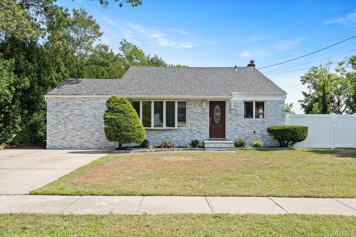 Exterior, Facade, Cape Cod
