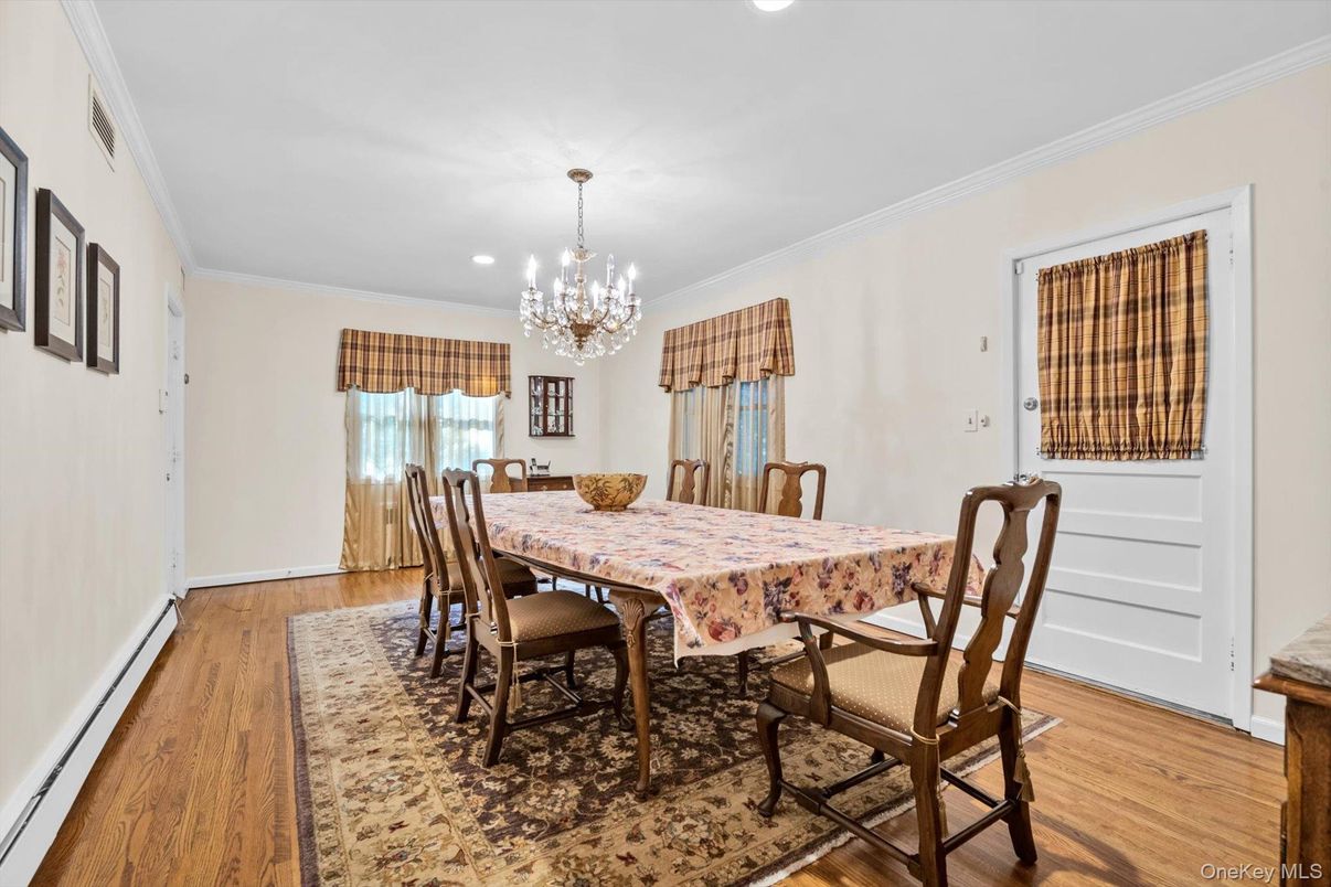 Chandelier, Dining room, Interior, Recessed Lighting, Wood Texture Flooring