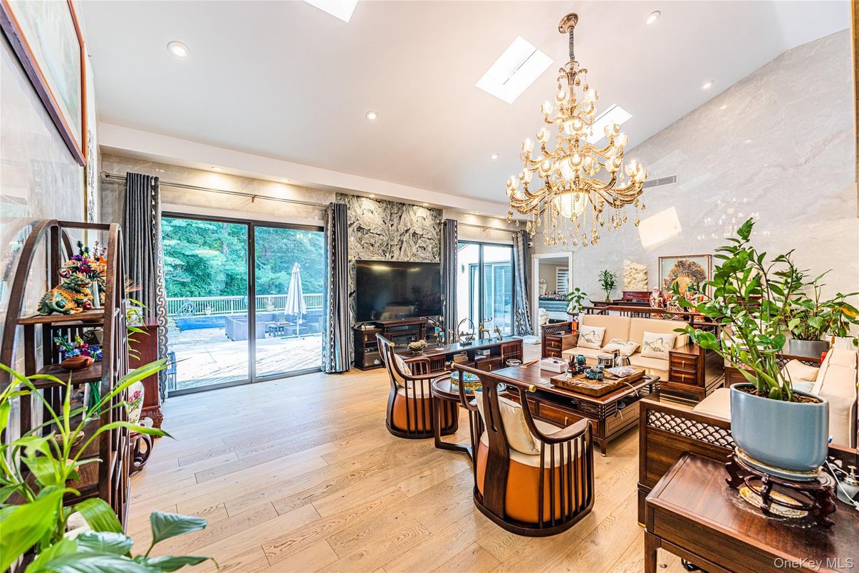 Chandelier, Dining room, Interior, Living room, Recessed Lighting, Wood Texture Flooring