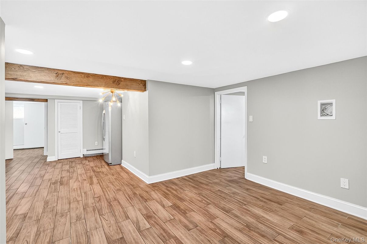 Empty room, Interior, Recessed Lighting, Wooden Beams, Wood Texture Flooring