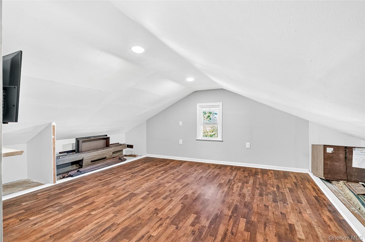 Interior, Piano, Recessed Lighting, Wood Texture Flooring