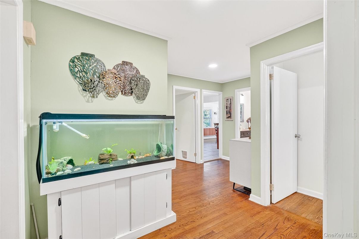 Interior, Recessed Lighting, Wood Texture Flooring