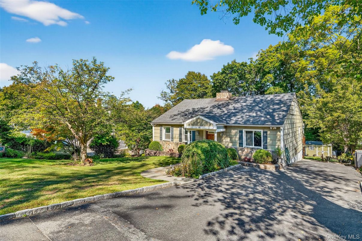 Exterior, Facade, Cape Cod