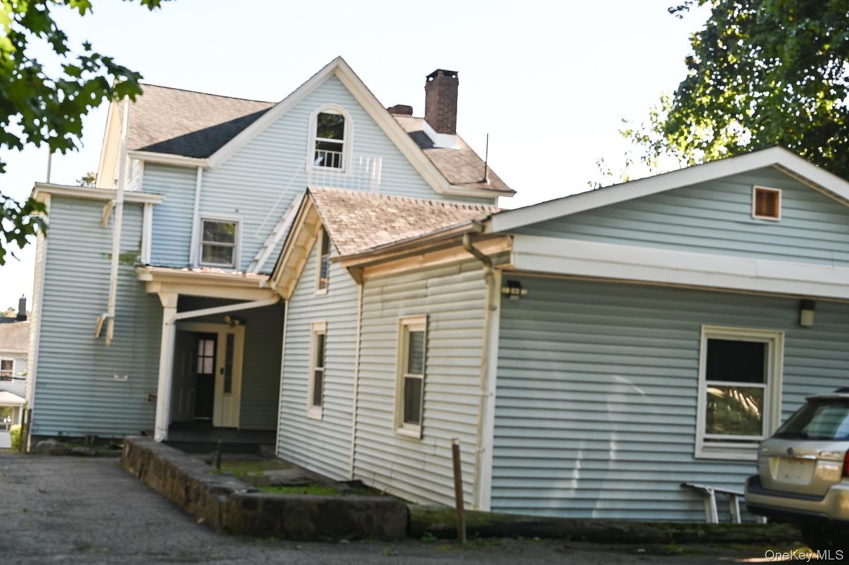 Exterior, Facade, Queen Anne Victorian