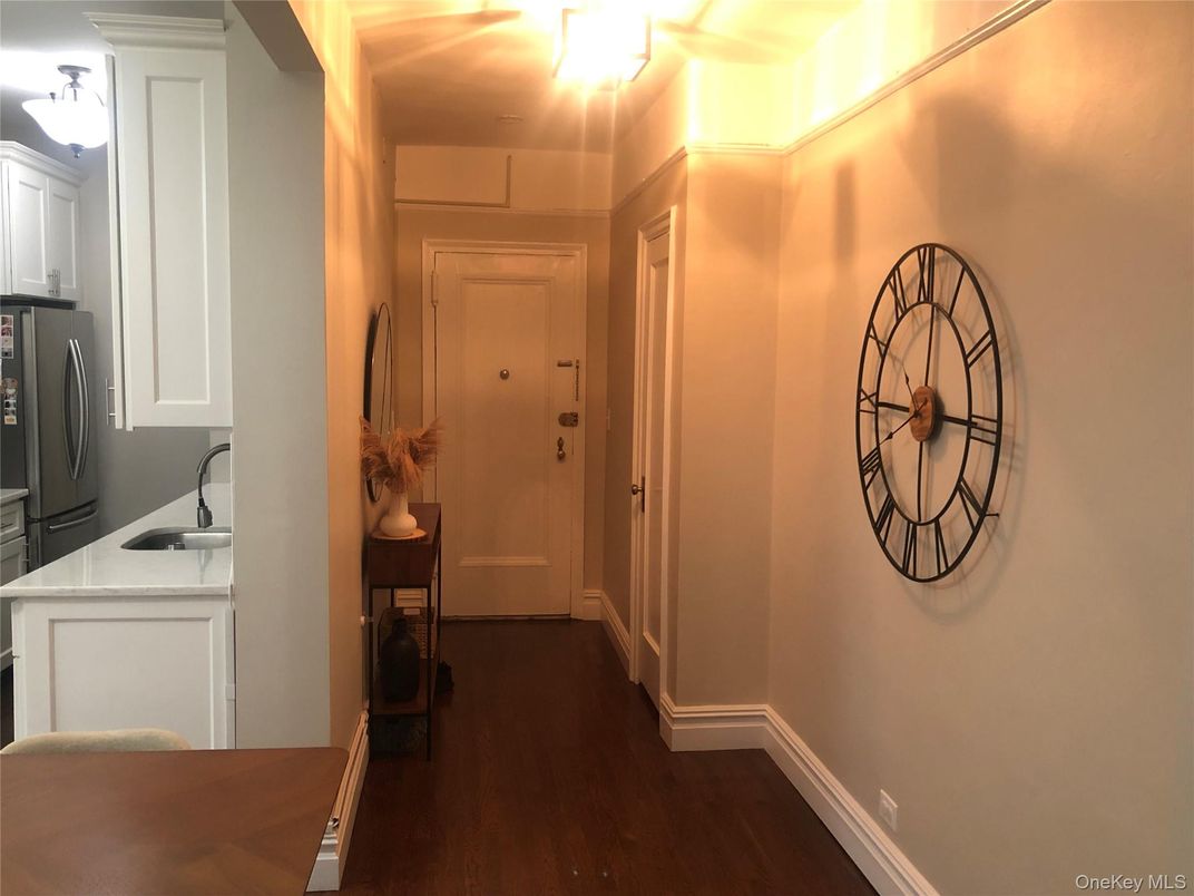 Interior, Washer, Wood Texture Flooring