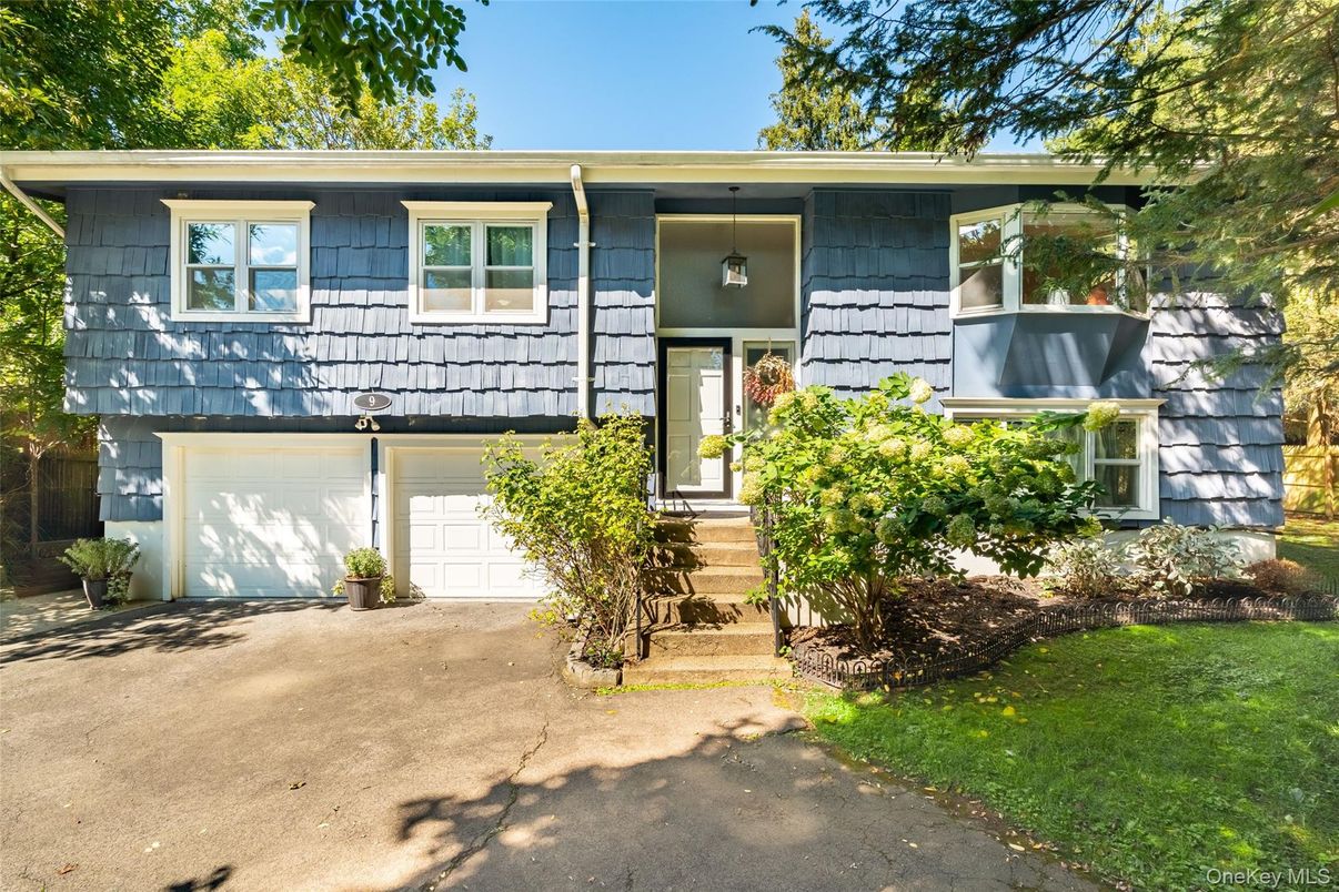 Attached, Exterior, Facade, Raised Ranch
