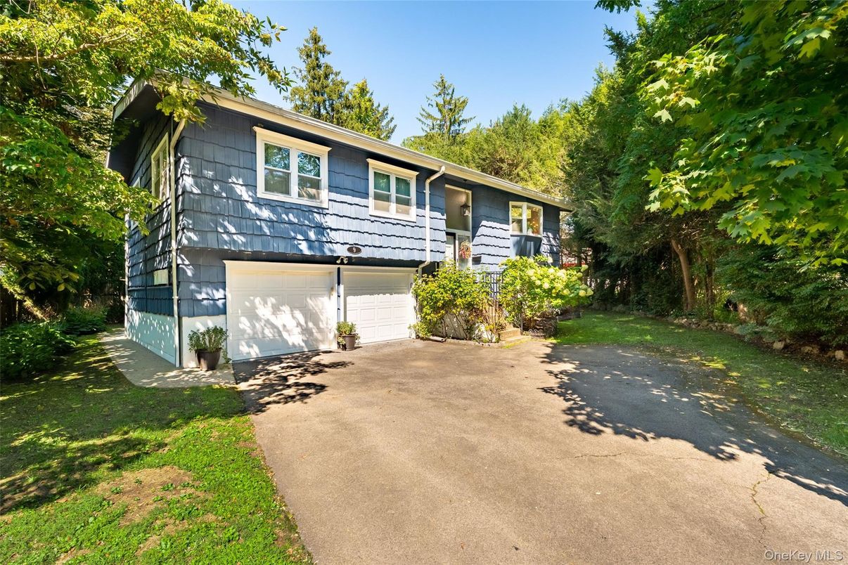Attached, Exterior, Facade, Raised Ranch