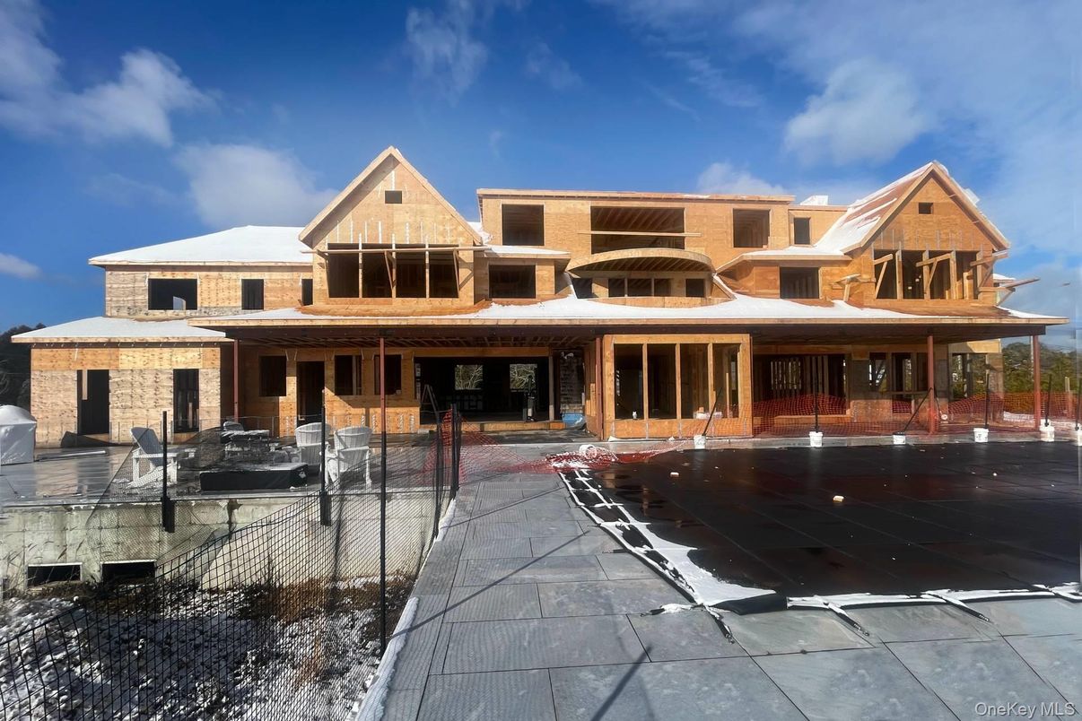 Exterior, Facade, Log Home