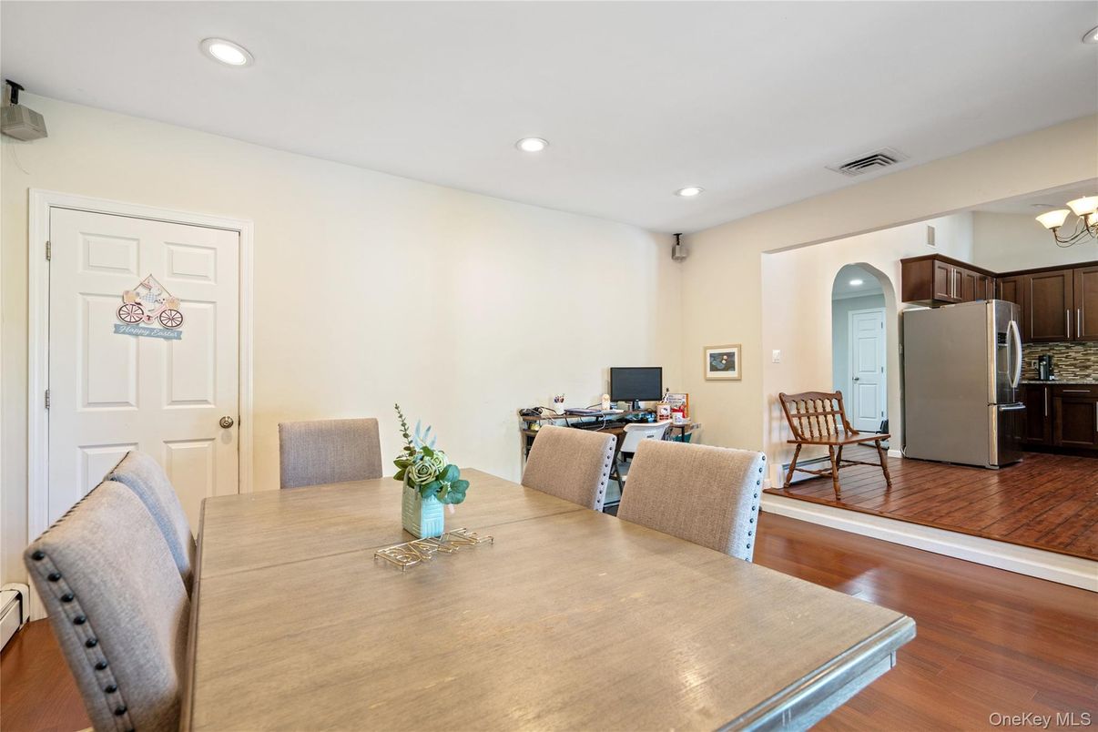 Chandelier, Dining room, Interior, Kitchen, Recessed Lighting, Wood Texture Flooring