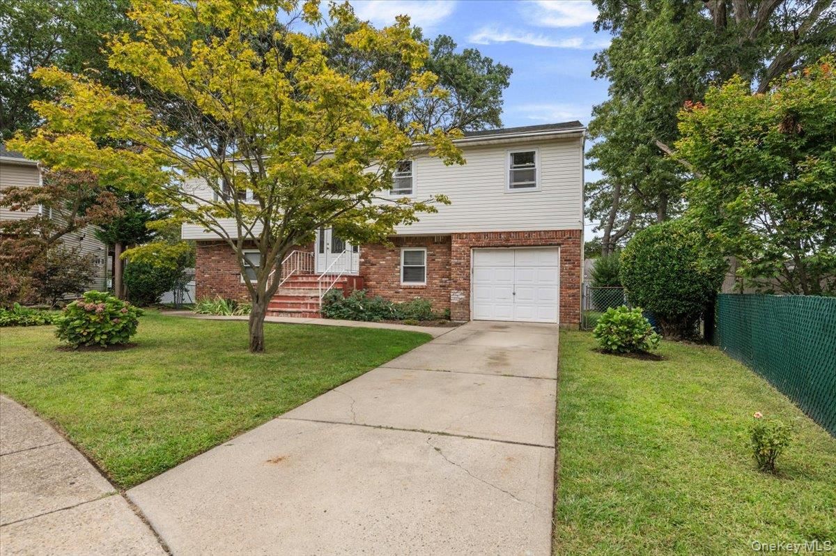Attached, Exterior, Facade, Brick Facade, Raised Ranch