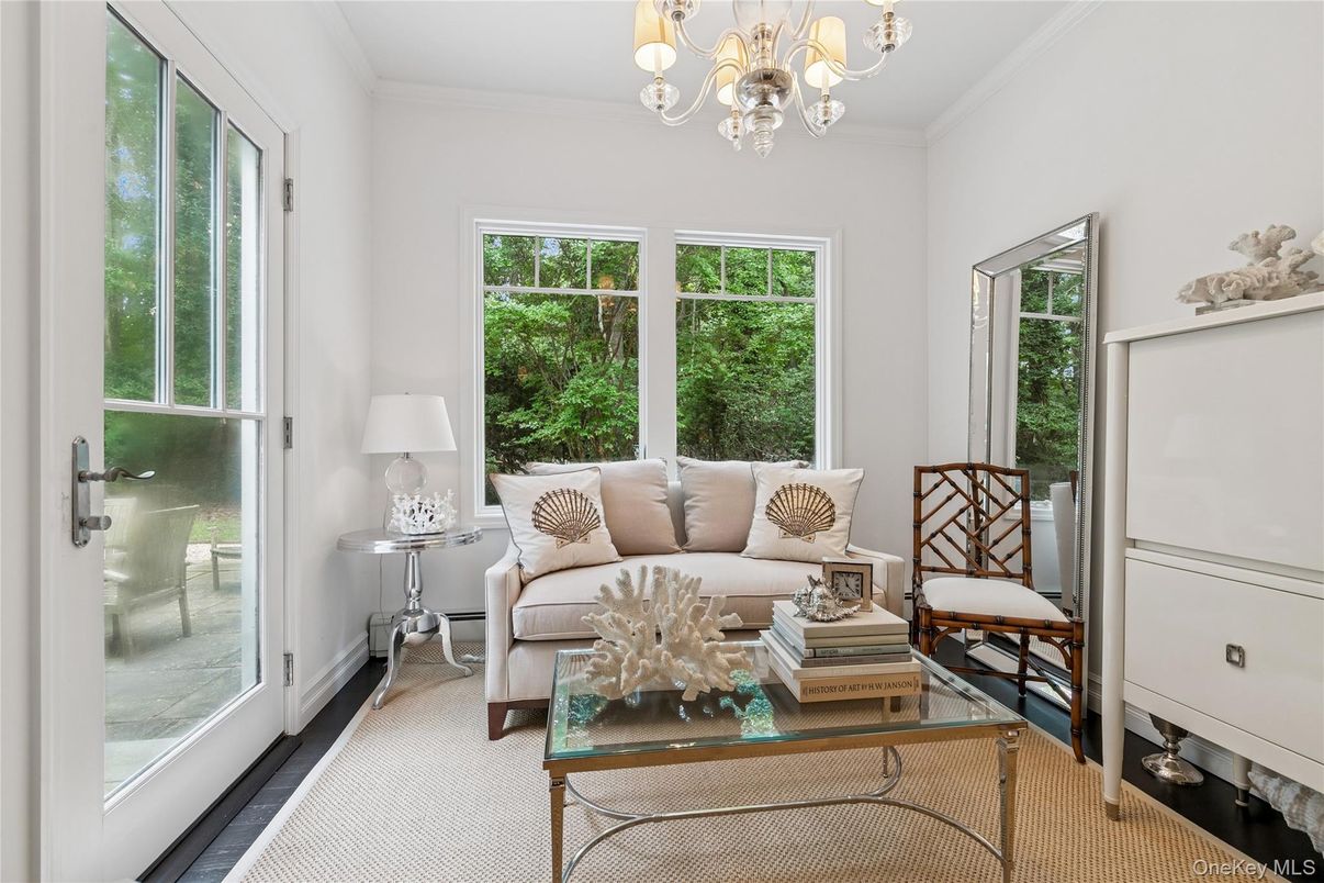 Chandelier, Interior, Living room