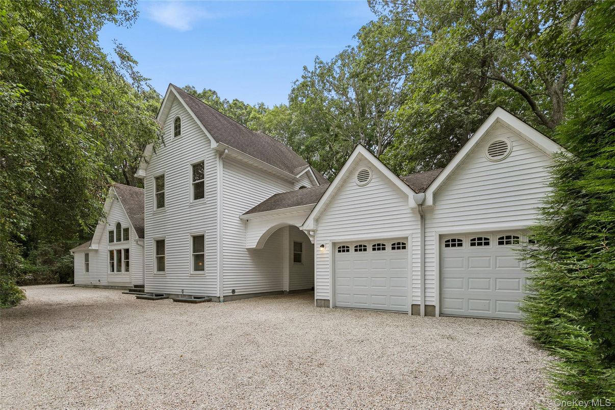 Attached, Exterior, Facade, Farmhouse