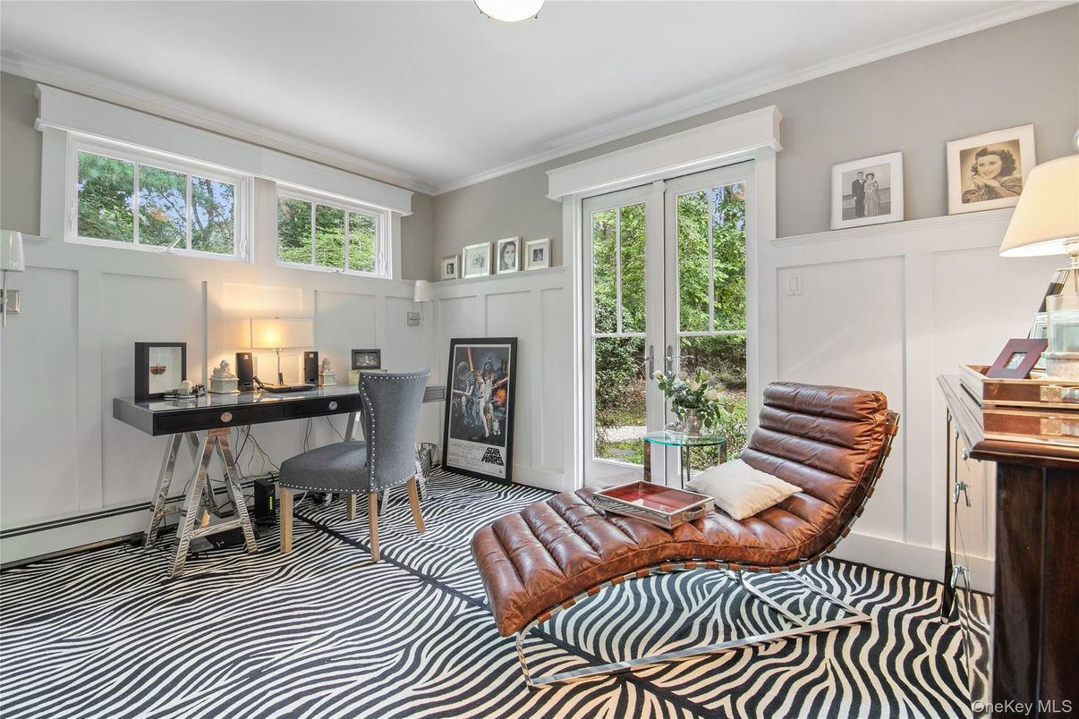 Home Office, Interior