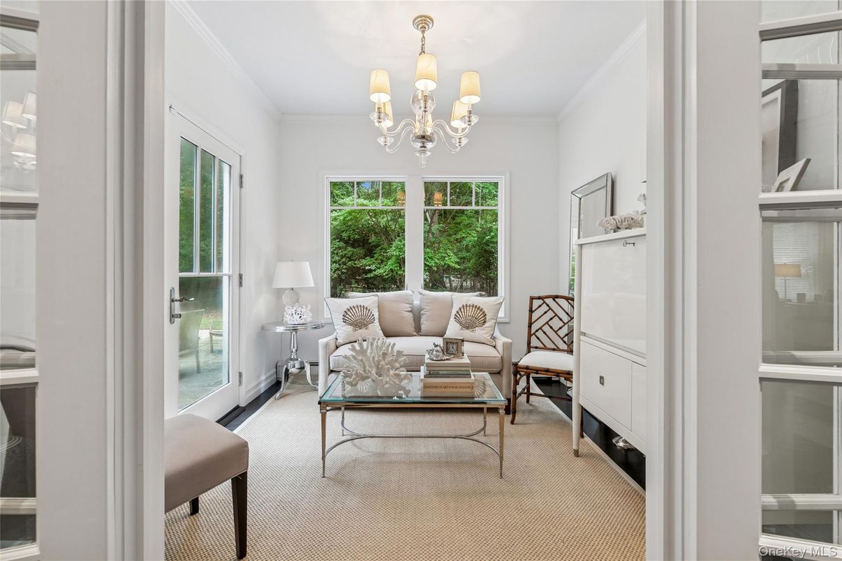 Chandelier, Interior, Living room