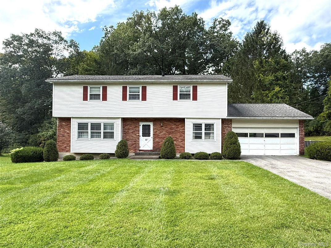 Attached, Exterior, Facade, Brick Facade, Split Level